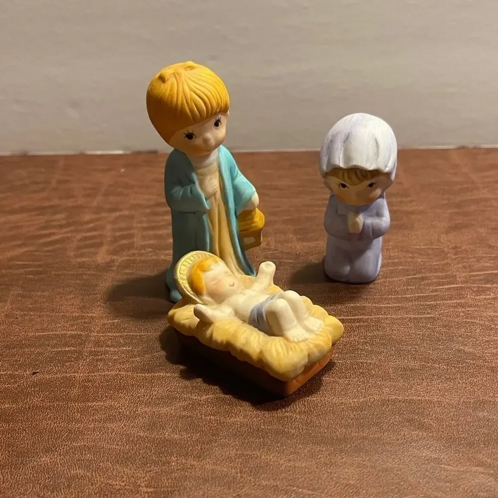 Vintage Enesco nativity set porcelain